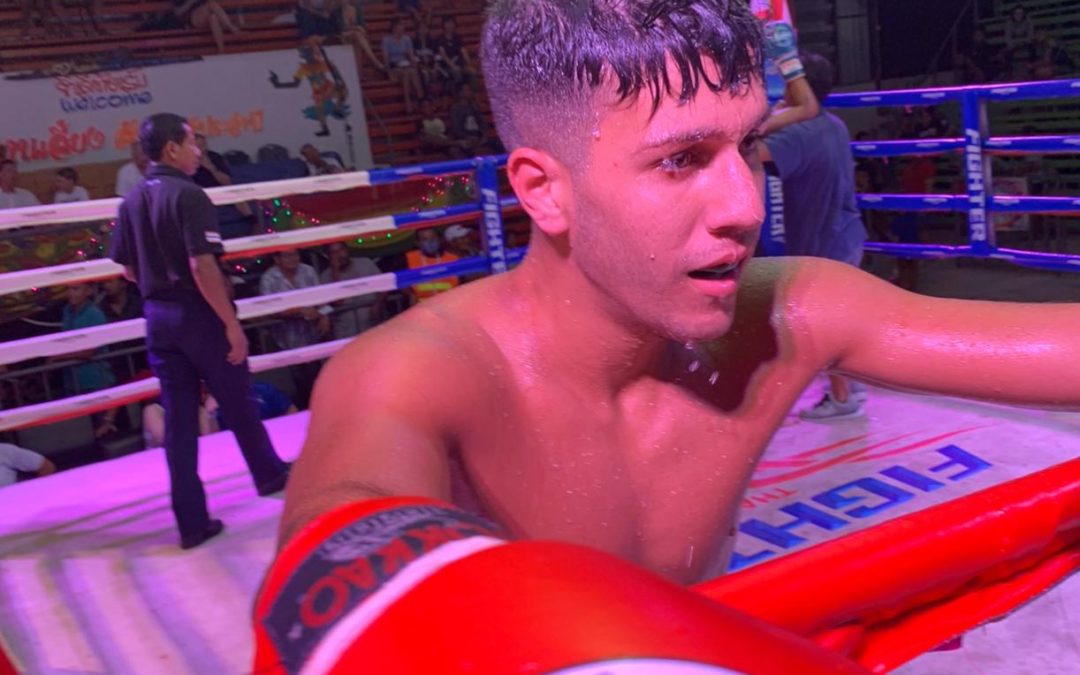 Nuestro guerrero Ismail en su debut profesional en Tailandia.